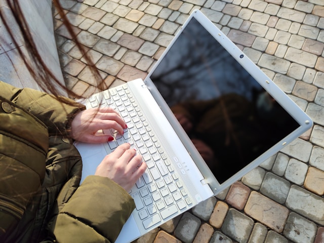 vardan-papikyan-VK0s9ebhgTQ-unsplash